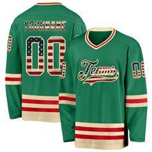 Charger l&#39;image dans la galerie, Custom Kelly Green Vintage USA Flag Cream-Red Hockey Jersey
