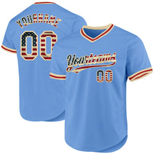 Laden Sie das Bild in den Galerie-Viewer, Custom Light Blue Vintage USA Flag Cream-Red Authentic Throwback Baseball Jersey
