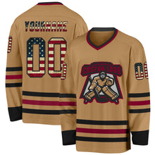 Laden Sie das Bild in den Galerie-Viewer, Custom Old Gold Vintage USA Flag Black-Maroon Hockey Jersey
