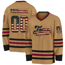 Laden Sie das Bild in den Galerie-Viewer, Custom Old Gold Vintage USA Flag Black-Maroon Hockey Jersey
