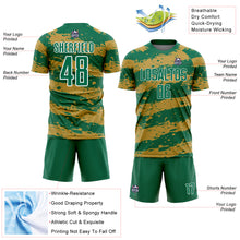 Charger l&#39;image dans la galerie, Custom Kelly Green Old Gold-White Splash Sublimation Soccer Uniform Jersey
