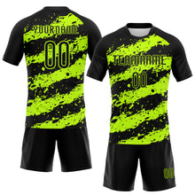 Laden Sie das Bild in den Galerie-Viewer, Custom Black Neon Green Splash Sublimation Volleyball Uniform Jersey
