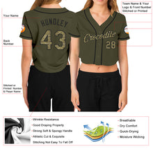 Charger l&#39;image dans la galerie, Custom Women&#39;s Olive Camo-Black Salute To Service V-Neck Cropped Baseball Jersey
